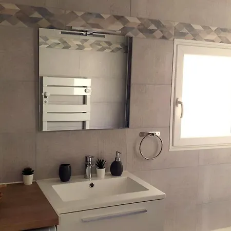 Alegria Charmant Studio Village Apartment